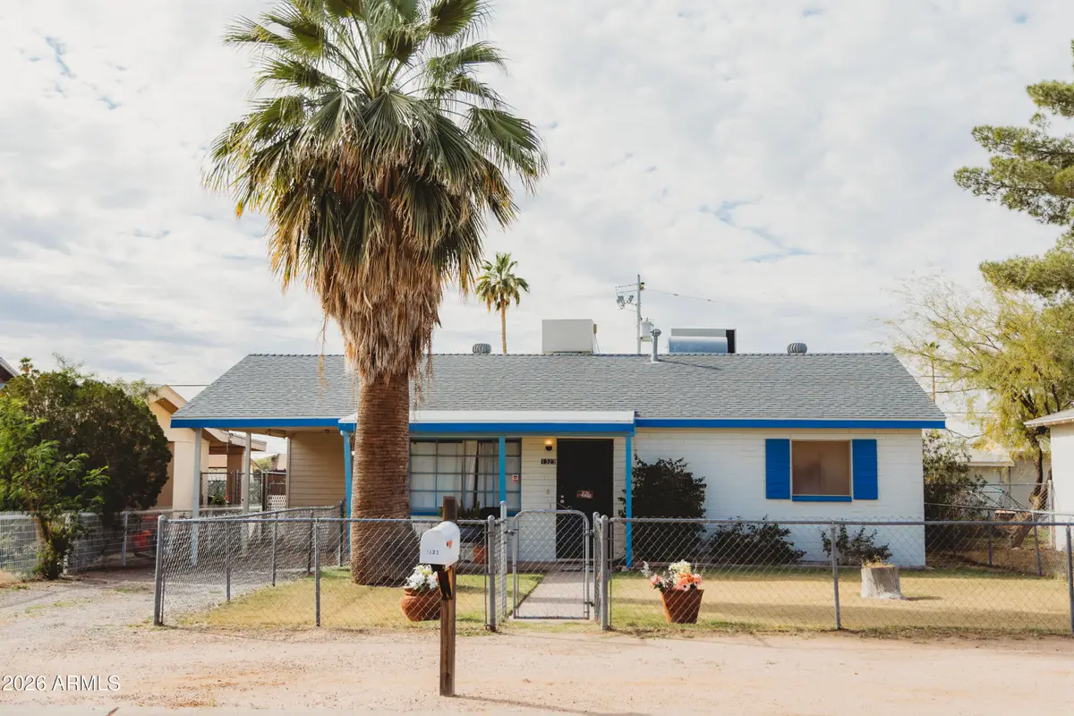 1323 N Center Avenue, Casa Grande, AZ 85122 - #1