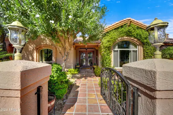 8434 E Charter Oak Drive, Scottsdale, AZ 85260