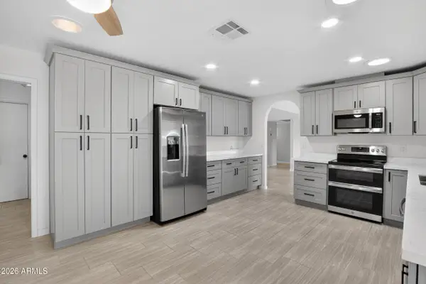 25608 S Pinewood Drive, Sun Lakes, AZ 85248