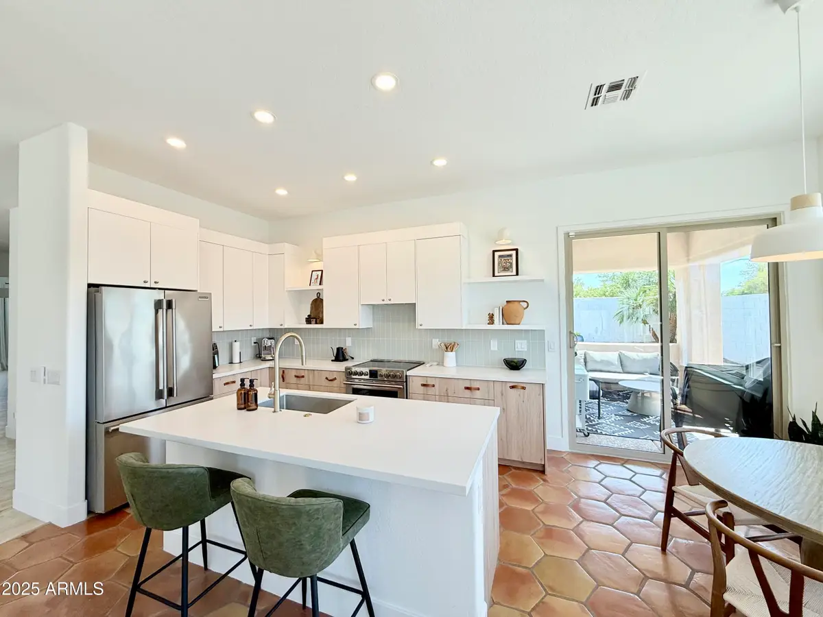 3929 E Carter Drive, Phoenix, AZ 85042 - #1