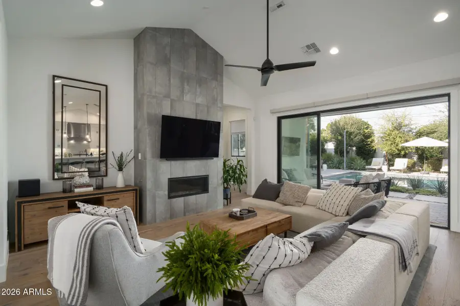 3226 E Glenrosa Avenue, Phoenix, AZ 85018 - #3