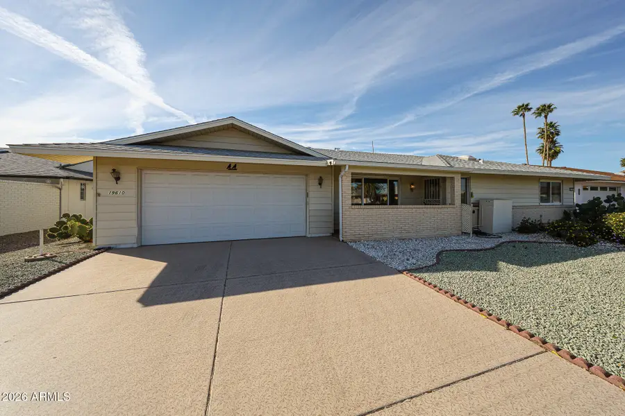 19610 N Lakeforest Drive, Sun City, AZ 85373 - Image #2