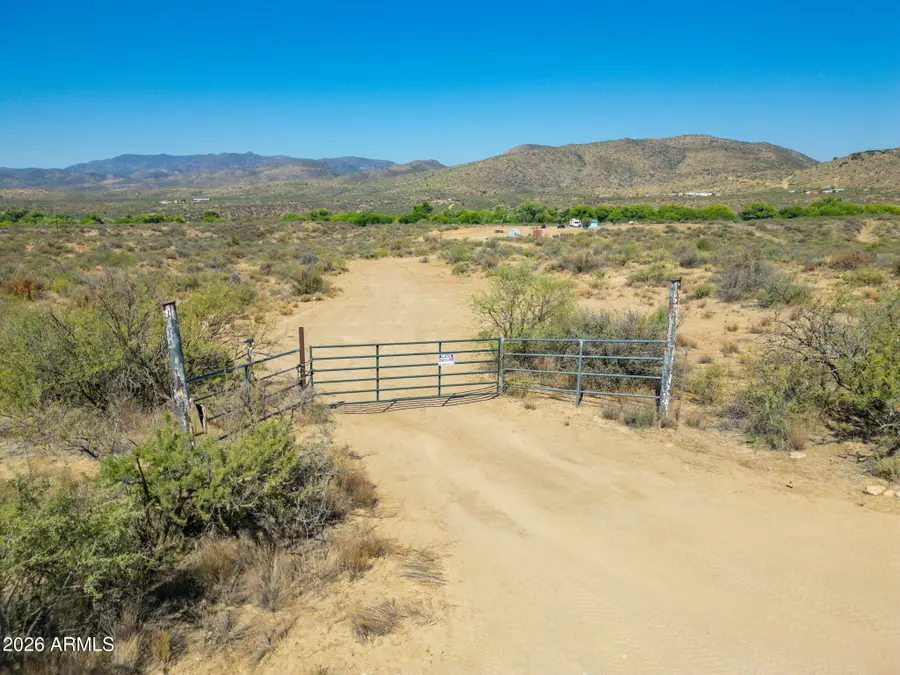 000 S Wagoner Road #D, Congress, AZ 85332 - #2