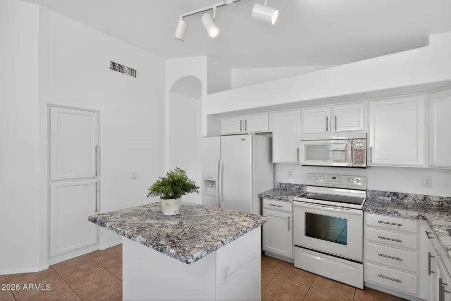 6370 W Wahalla Lane, Glendale, AZ 85308 - #3