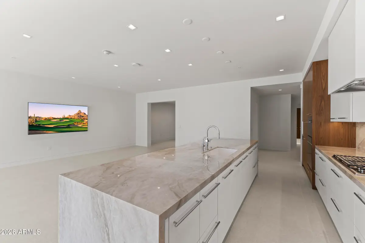 6587 N Palmeraie Boulevard #2021, Paradise Valley, AZ 85253 - #1