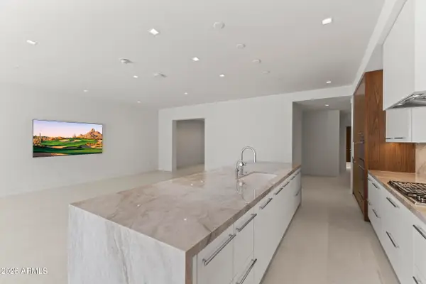 6587 N Palmeraie Boulevard #2021, Paradise Valley, AZ 85253