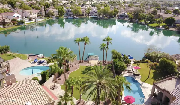 3353 E Amberwood Drive, Phoenix, AZ 85048