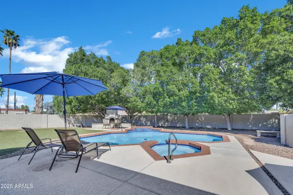 960 W Knowles Circle, Mesa, AZ 85210