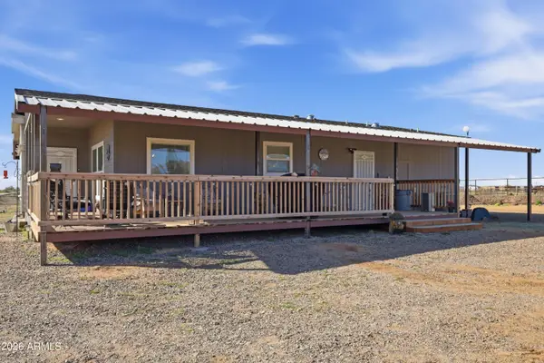 22454 W Steel Horse Road, Congress, AZ 85332