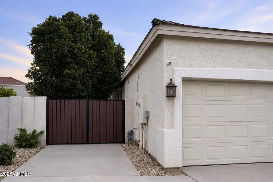 10709 E Knowles Avenue, Mesa, AZ 85209 - #3