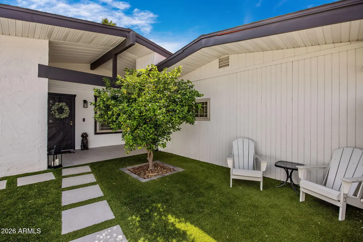 517 W Coral Gables Drive, Phoenix, AZ 85023 - #1