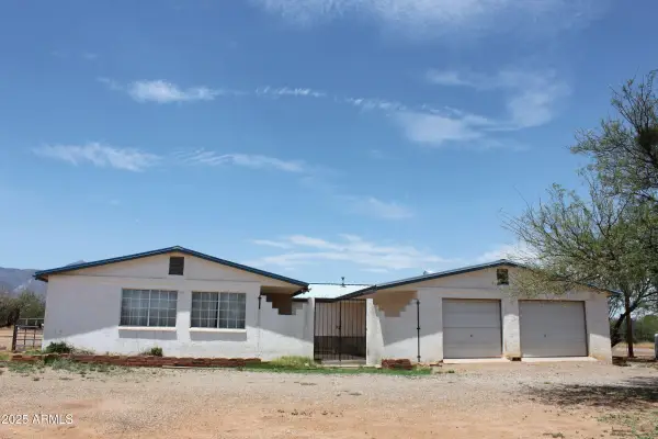 6217 S Natoma Trail, Hereford, AZ 85615