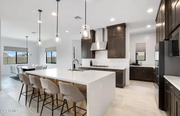 812 E Summerside Road, Phoenix, AZ 85042
