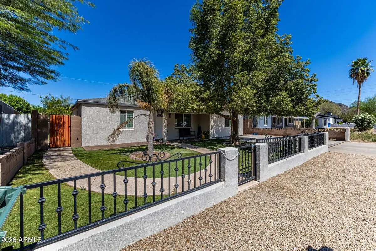 1136 E Sunnyslope Lane, Phoenix, AZ 85020 - #1