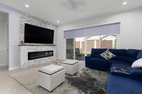 10240 W Lone Cactus Drive, Peoria, AZ 85382