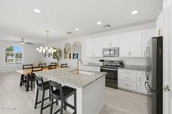 2560 S Betty Street, Gilbert, AZ 85295