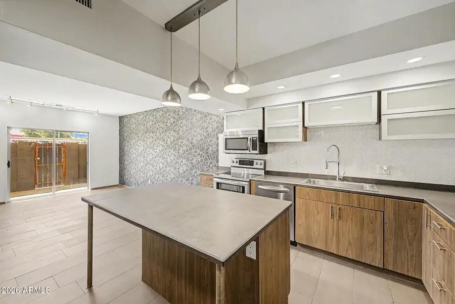 355 E Thomas Road #B106, Phoenix, AZ 85012 - #3