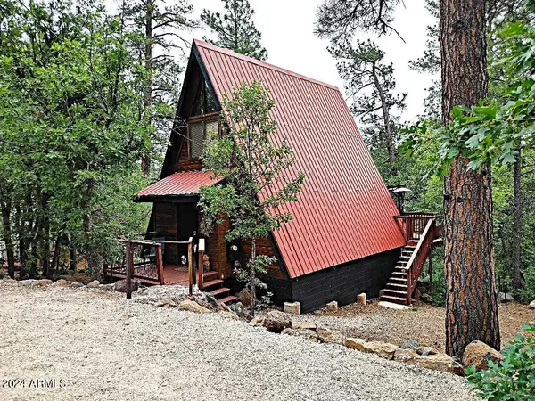 1305 E Cougar Street, Munds Park, AZ 86017