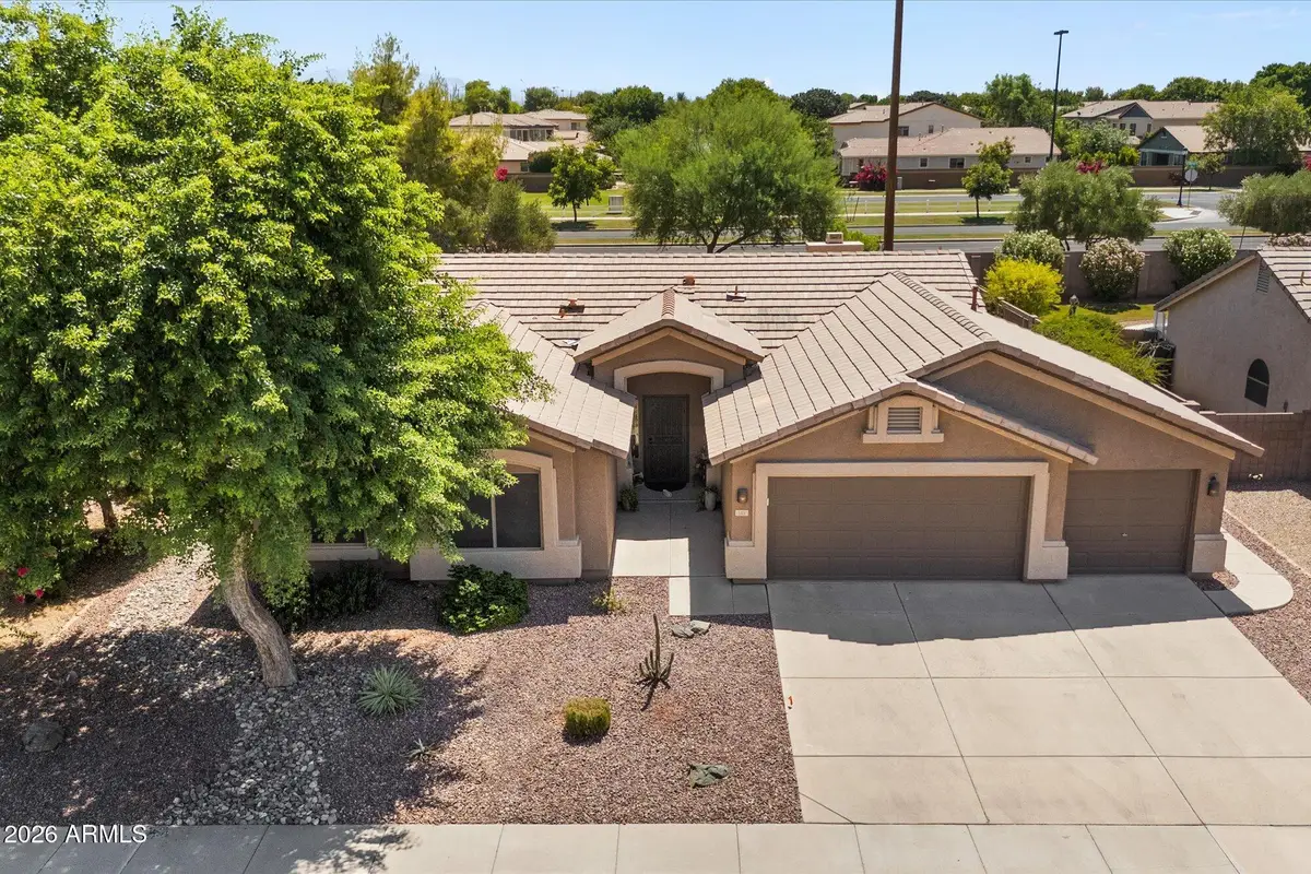 143 N Joshua Tree Lane, Gilbert, AZ 85234 - #1