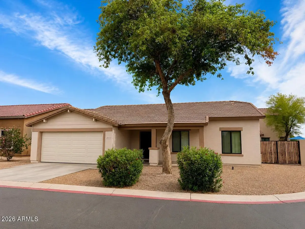 2069 E Cochise Avenue, Apache Junction, AZ 85119 - #1