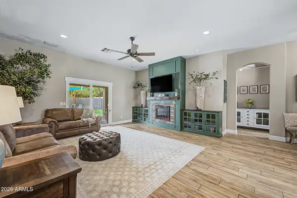 106 E Smoke Tree Road, Gilbert, AZ 85296