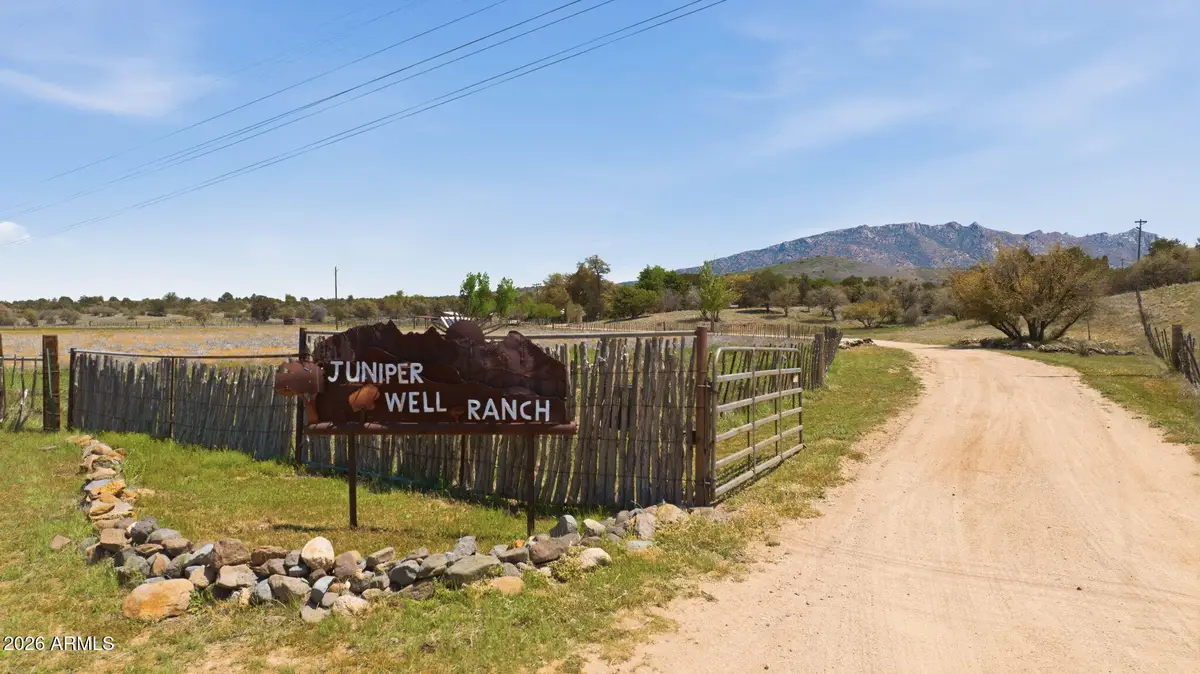 10262 W Tough Country Trail, Skull Valley, AZ 86338 - #1