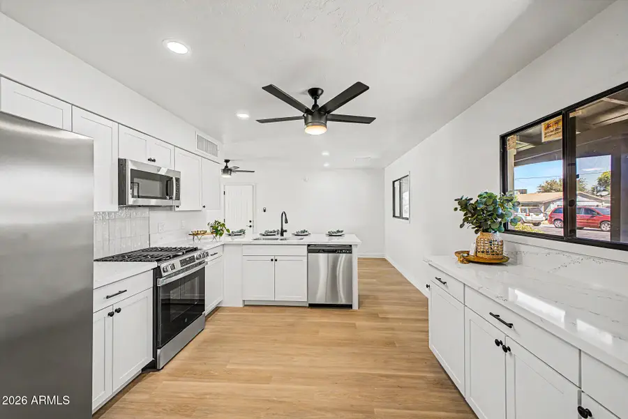 2141 W Laurel Lane, Phoenix, AZ 85029 - #2