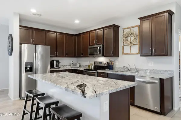 8425 N 61st Drive, Glendale, AZ 85302