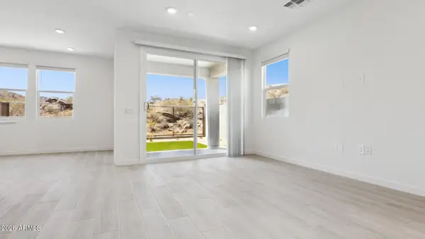 9739 S 12th Street S, Phoenix, AZ 85042