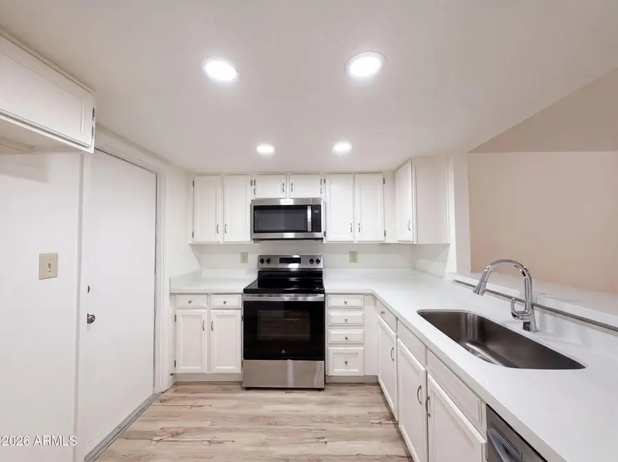 5208 E Tamblo Drive, Phoenix, AZ 85044 - #2