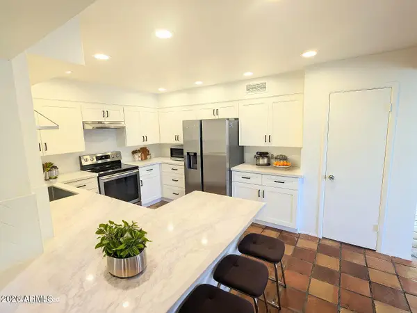 7662 E Minnezona Avenue, Scottsdale, AZ 85251