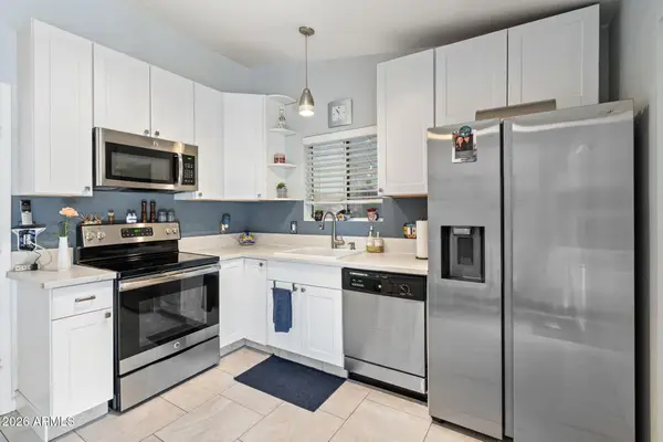 421 E Behrend Drive E, Phoenix, AZ 85024