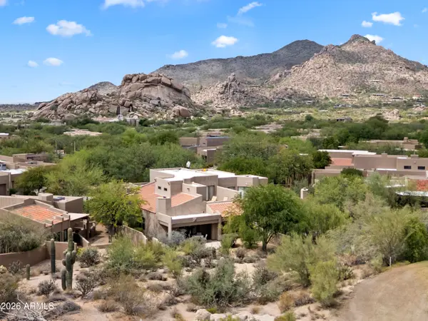 9220 E Whitethorn Circle, Scottsdale, AZ 85266
