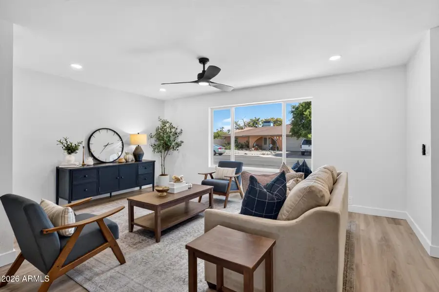 1252 W Kilarea Avenue, Mesa, AZ 85202 - #2