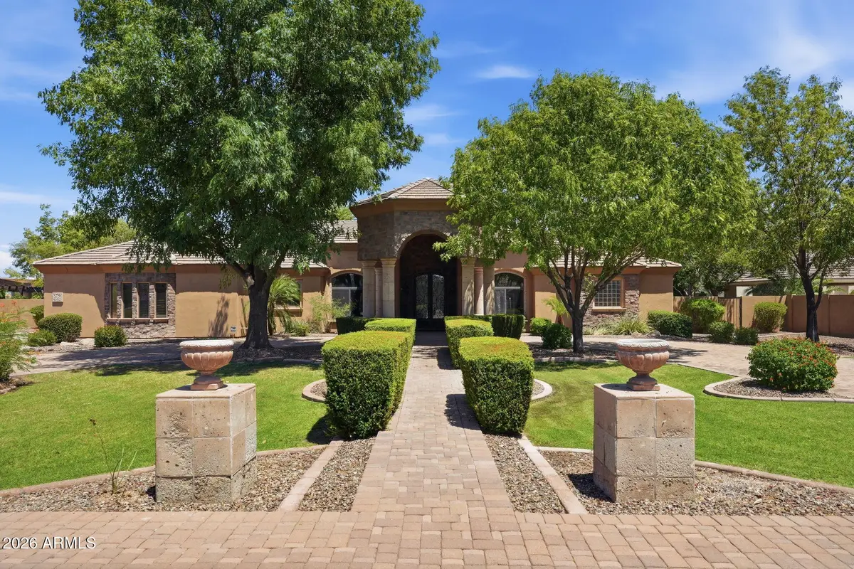 6561 S Oakwood Way, Gilbert, AZ 85298 - #1