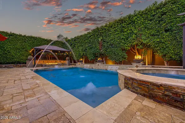 823 E Horseshoe Place, Chandler, AZ 85249