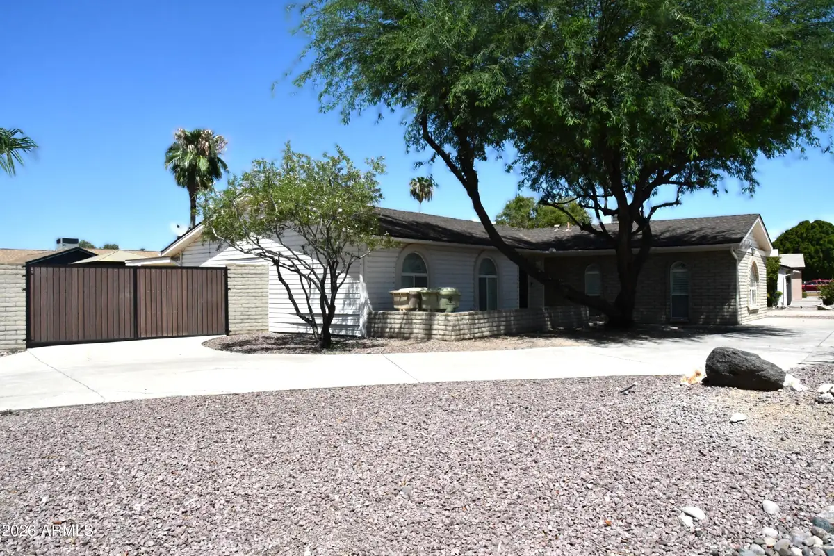 5622 W Grovers Avenue, Glendale, AZ 85308 - #1