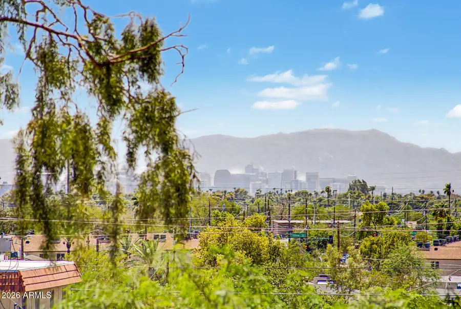 1516 W Shangri La Road, Phoenix, AZ 85029 - #2