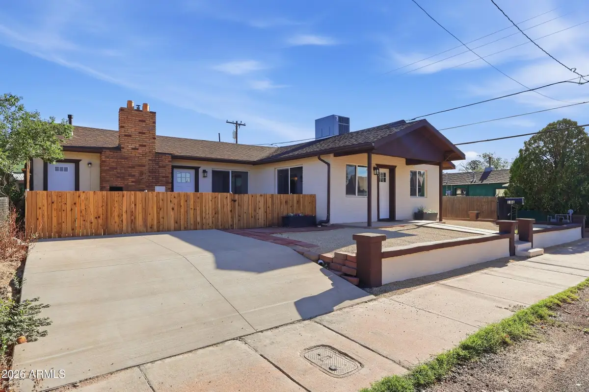 108 E Oak Street, Winslow, AZ 86047 - #1