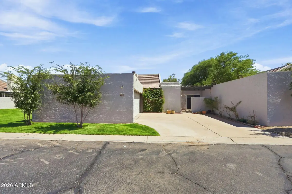 324 E Ambassador Drive, Tempe, AZ 85288 - #1