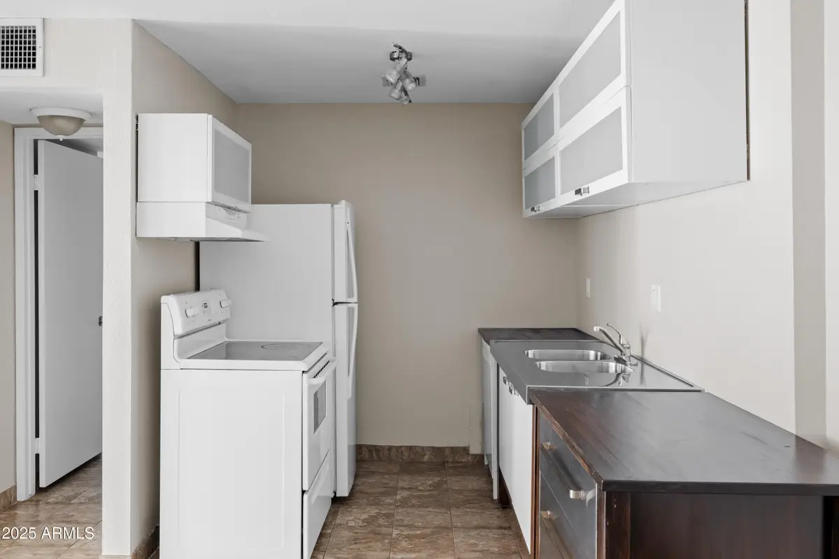5525 E Thomas Road #R11, Phoenix, AZ 85018 - #1