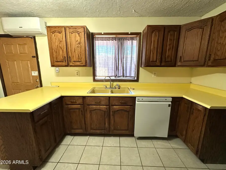 324 W Greenwich Road, Kearny, AZ 85137 - #3