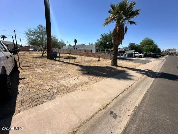 914 S Montezuma Avenue #17,18, Phoenix, AZ 85003 - #3