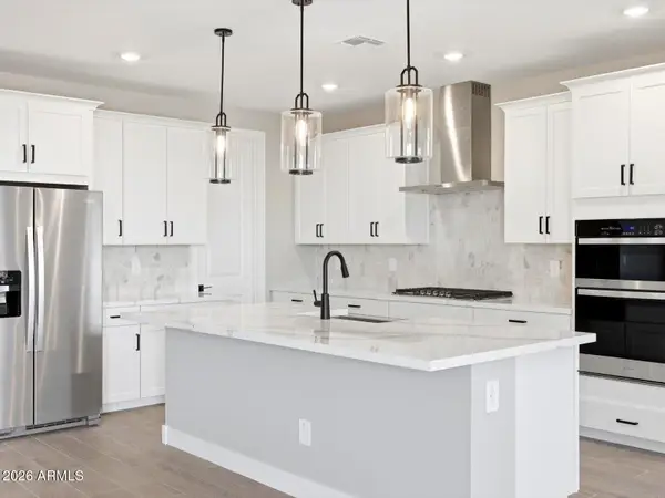 10031 S Gidiyup Trail, Apache Junction, AZ 85120