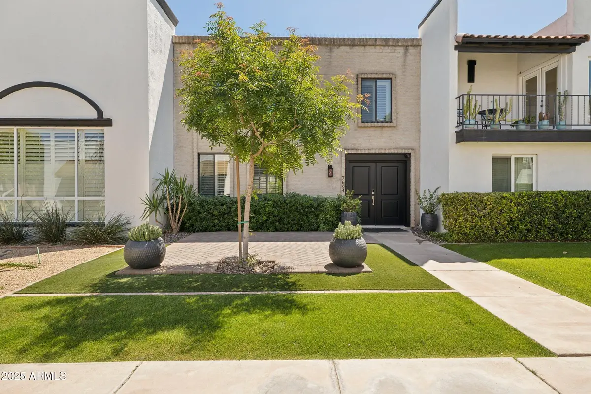 7694 E Minnezona Avenue, Scottsdale, AZ 85251 - #1