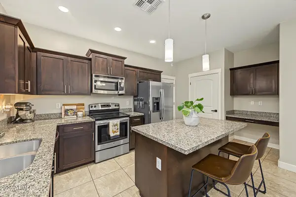 2040 E Heartwood Lane, Phoenix, AZ 85022
