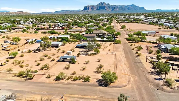 2582 W Smoketree Street, Apache Junction, AZ 85120
