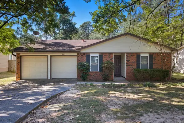 12621 Valleywood Dr, Little Rock, AR 72211