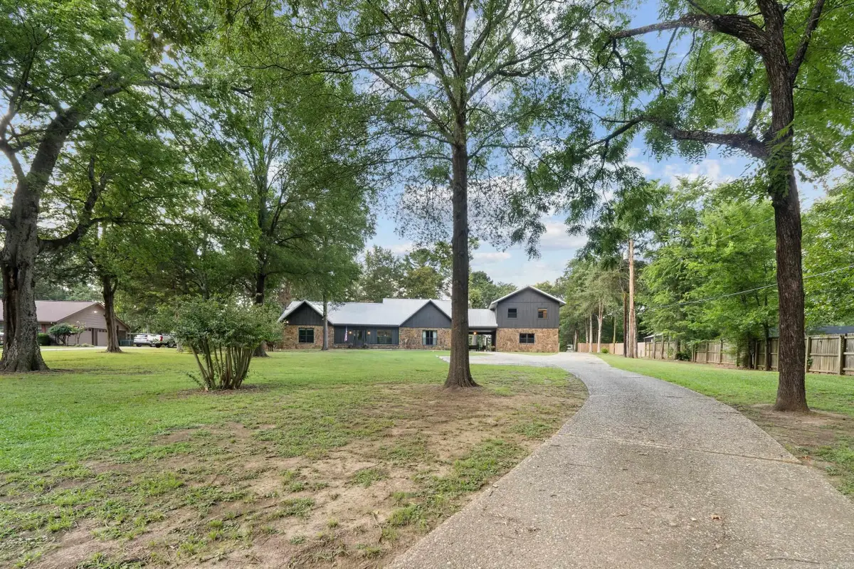 18 Riviera Drive, Conway, AR 72034 - Image #1
