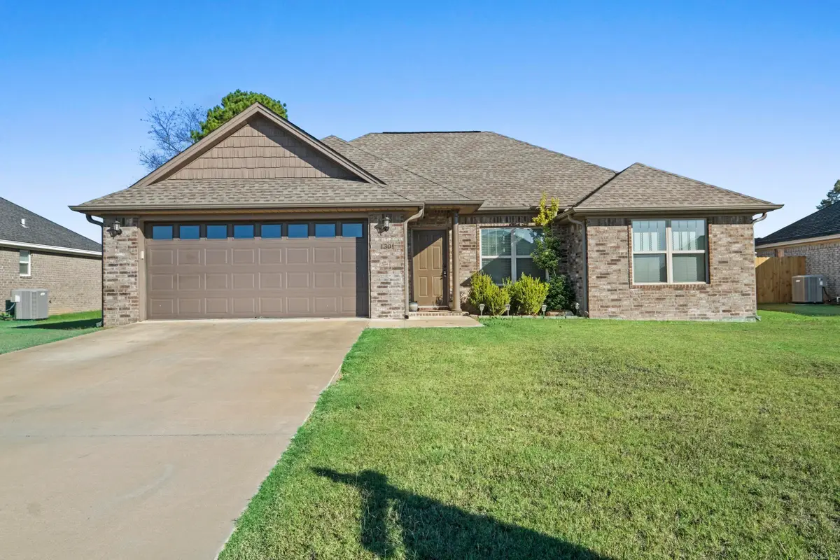 1301 Ridgefield Circle, Searcy, AR 72143 - Image #1